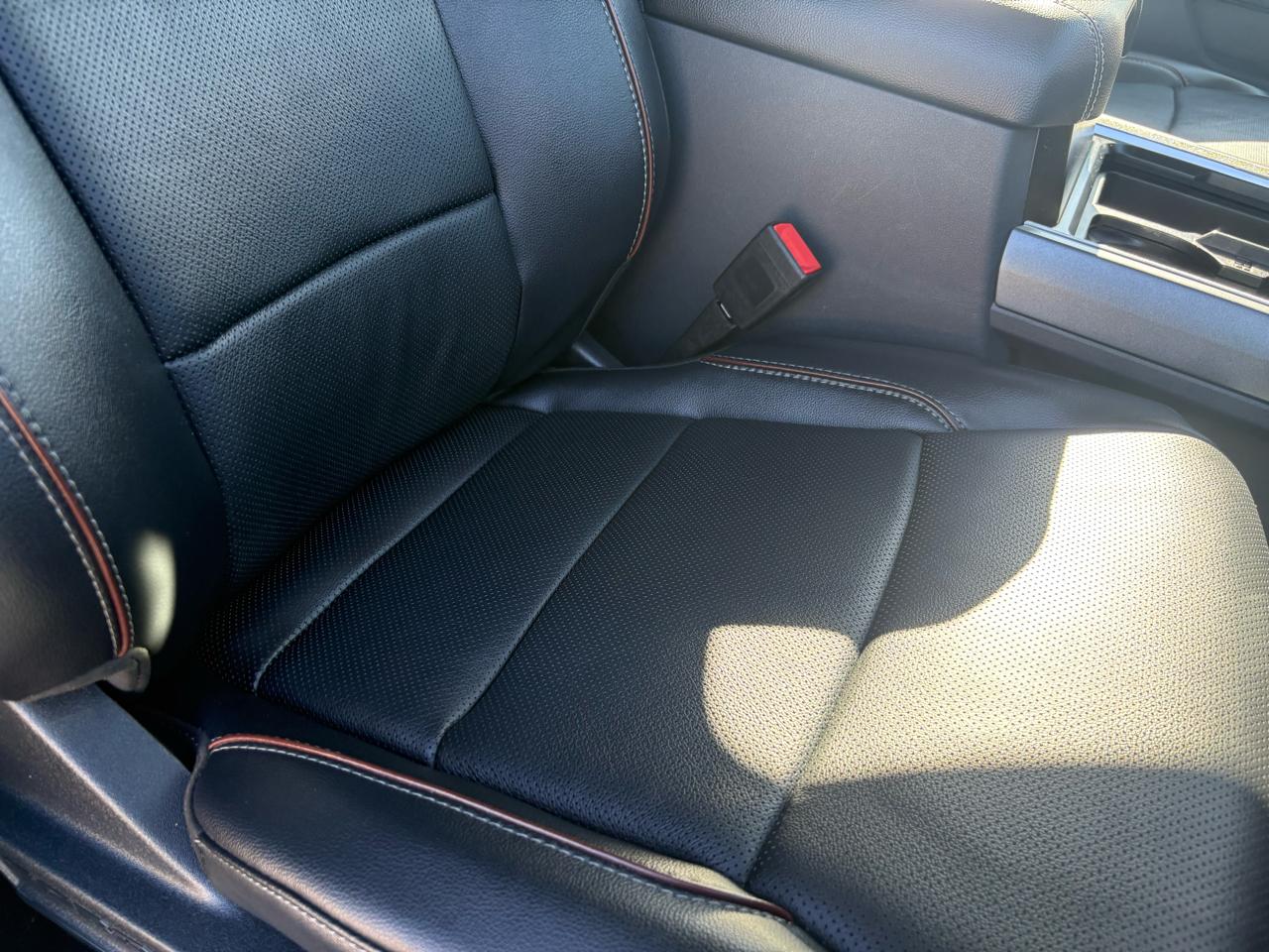 Ford Super Duty F-350 SRW Lariat 4WD Crew Cab 8' Box 2023