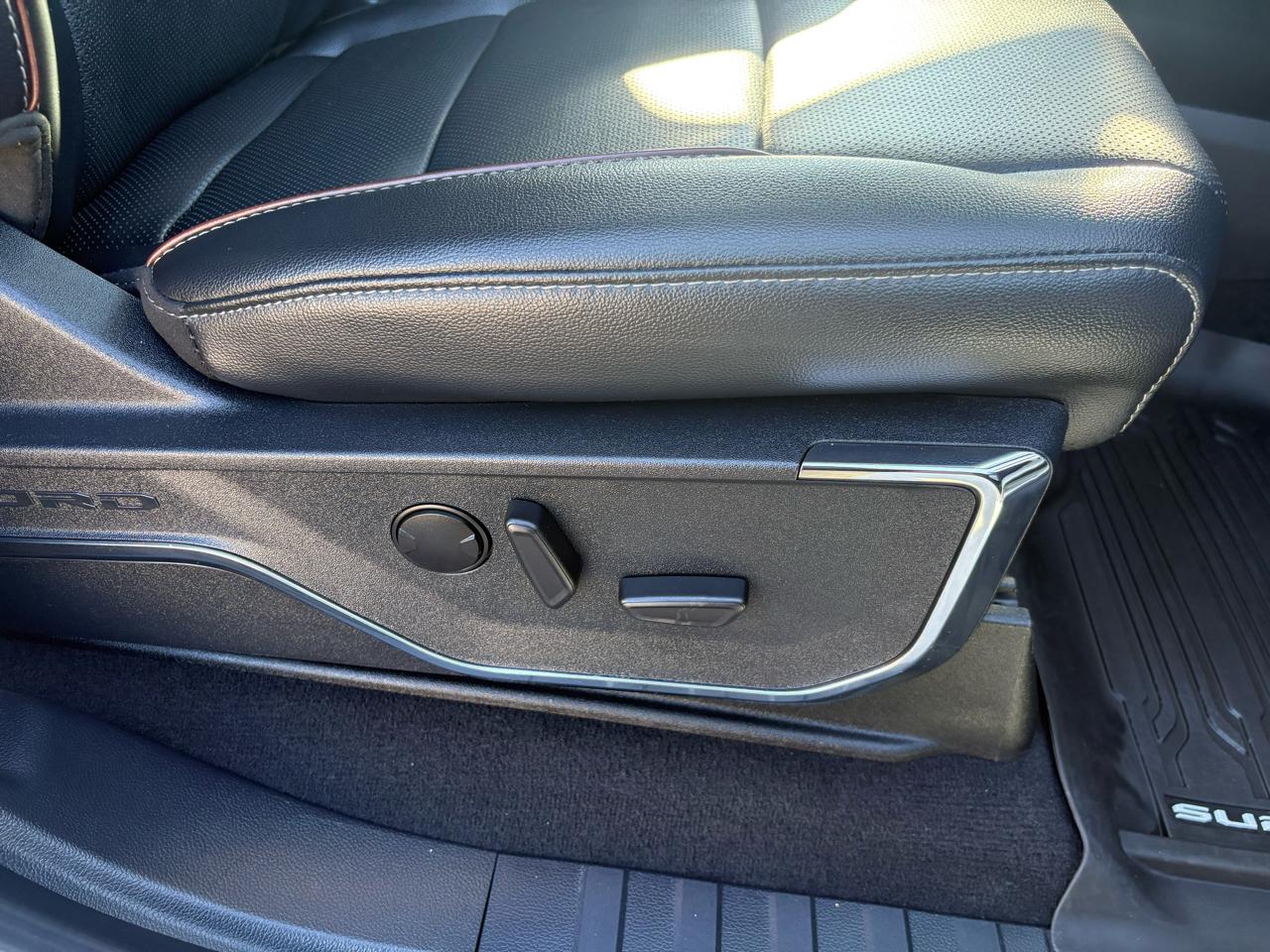 Ford Super Duty F-350 SRW Lariat 4WD Crew Cab 8' Box 2023