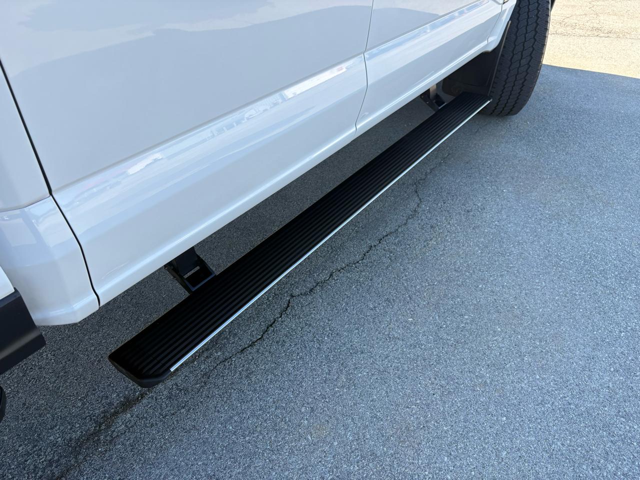 Ford Super Duty F-350 SRW Lariat 4WD Crew Cab 8' Box 2023