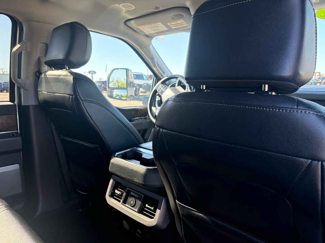 Ford Super Duty F-350 SRW Lariat 4WD Crew Cab 8' Box 2023