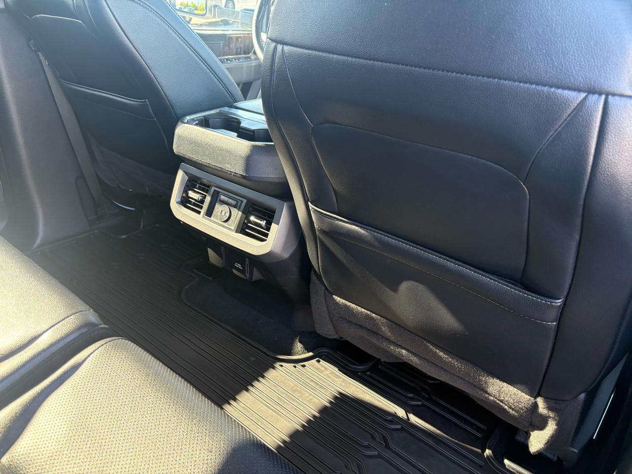 Ford Super Duty F-350 SRW Lariat 4WD Crew Cab 8' Box 2023