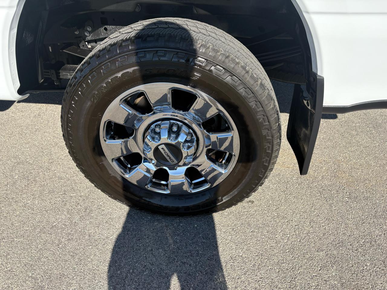 Ford Super Duty F-350 SRW Lariat 4WD Crew Cab 8' Box 2023