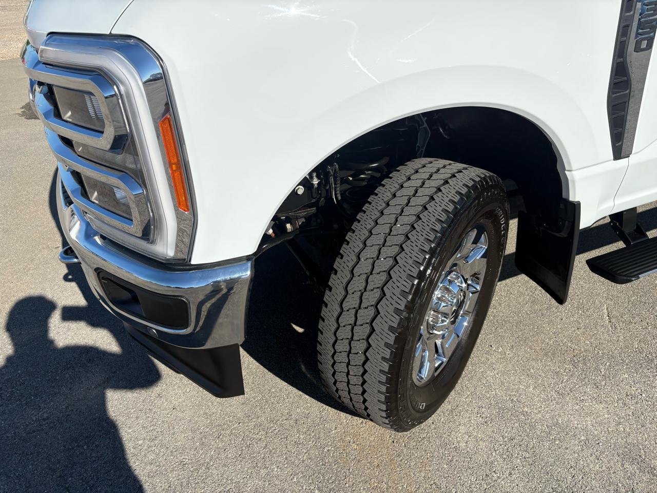 Ford Super Duty F-350 SRW Lariat 4WD Crew Cab 8' Box 2023