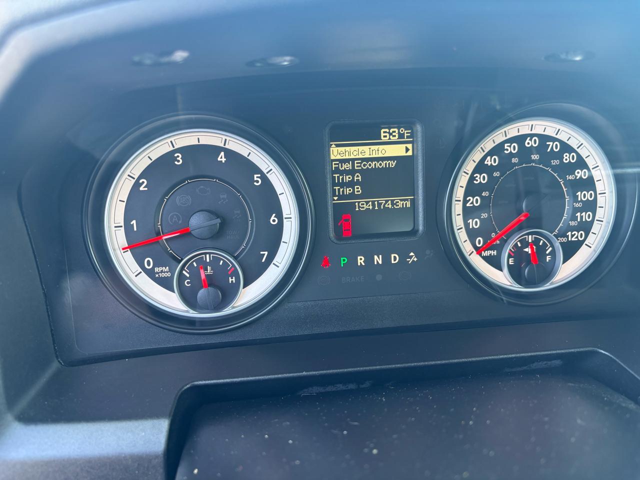 RAM 1500 4WD Crew Cab 140.5" Tradesman 2014