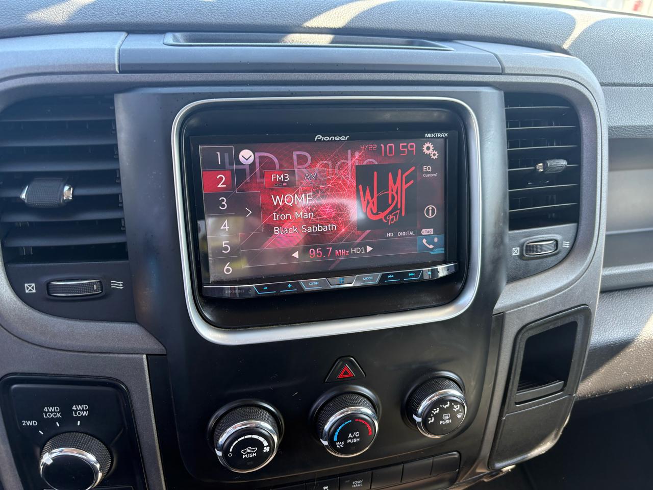 RAM 1500 4WD Crew Cab 140.5" Tradesman 2014