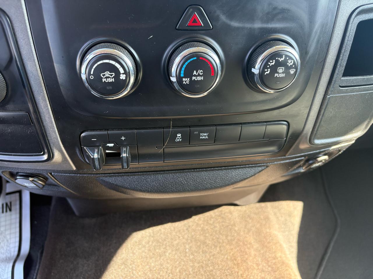 RAM 1500 4WD Crew Cab 140.5" Tradesman 2014