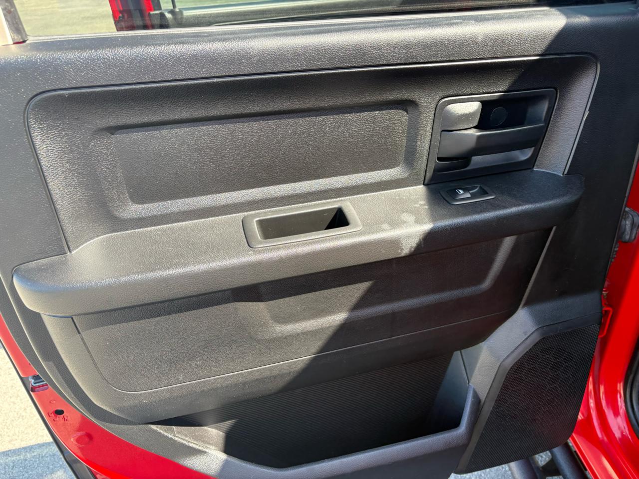 RAM 1500 4WD Crew Cab 140.5" Tradesman 2014