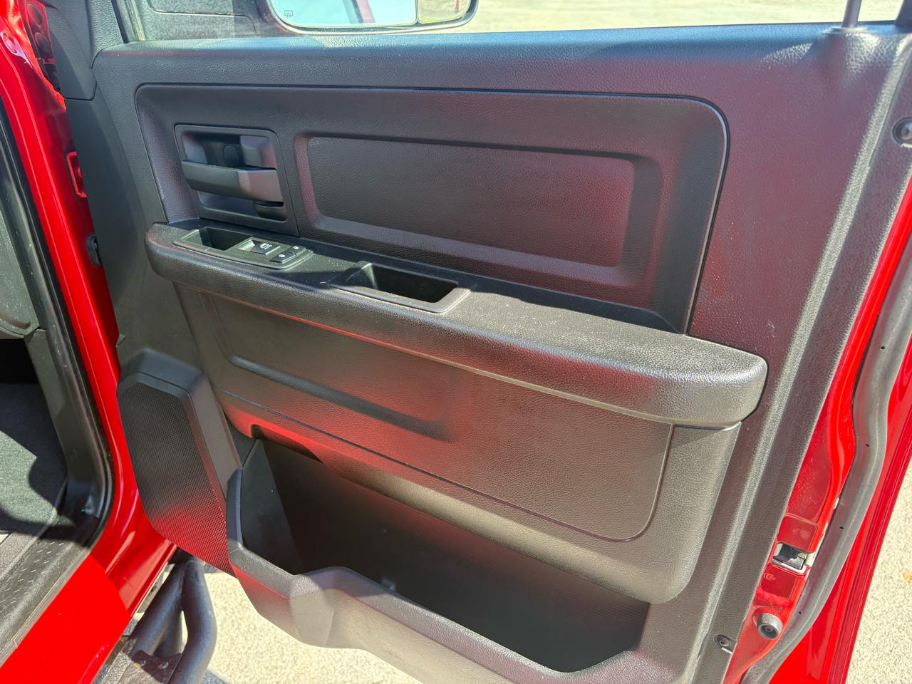 RAM 1500 4WD Crew Cab 140.5" Tradesman 2014