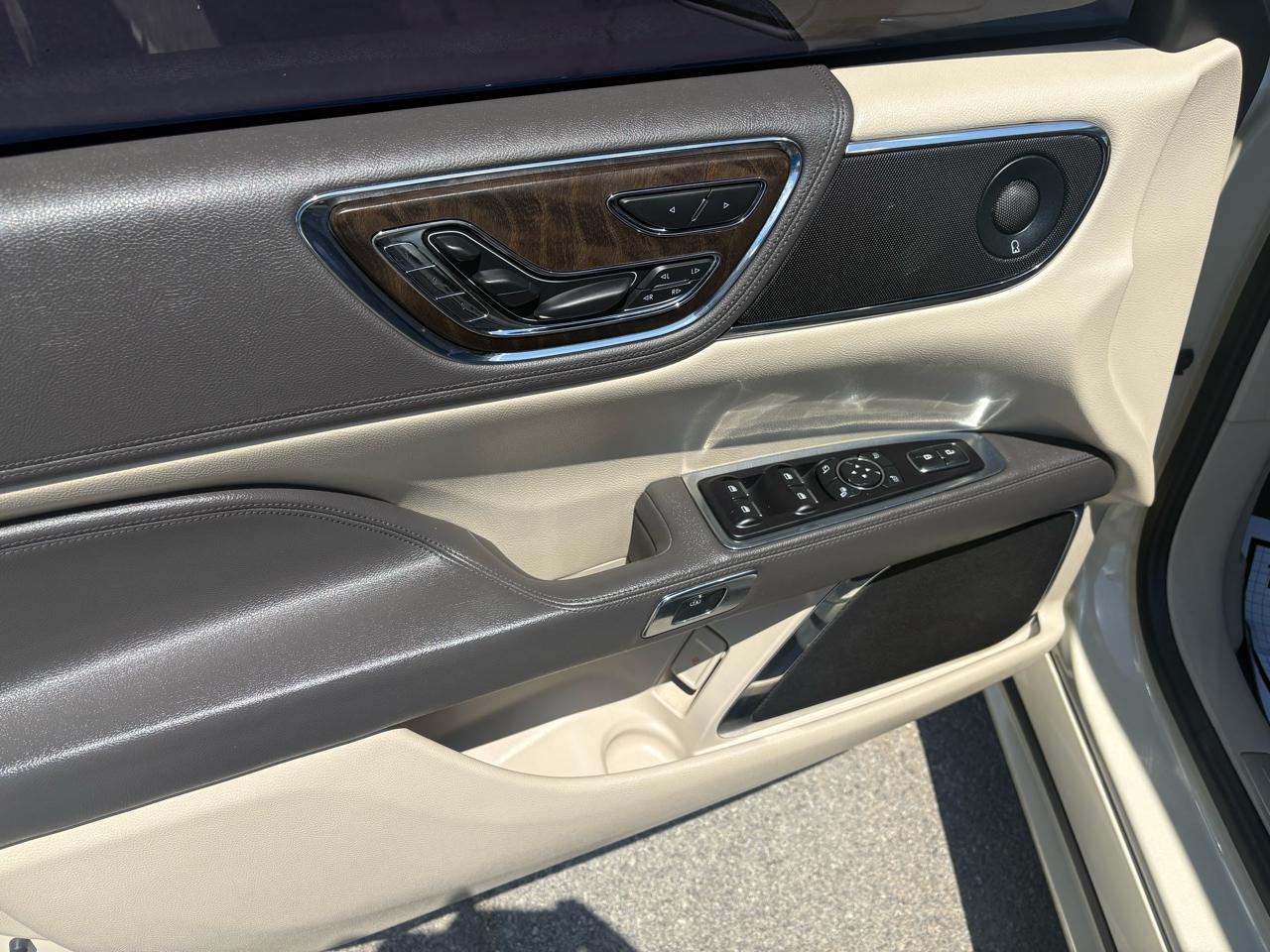 Lincoln Continental Reserve AWD 2018