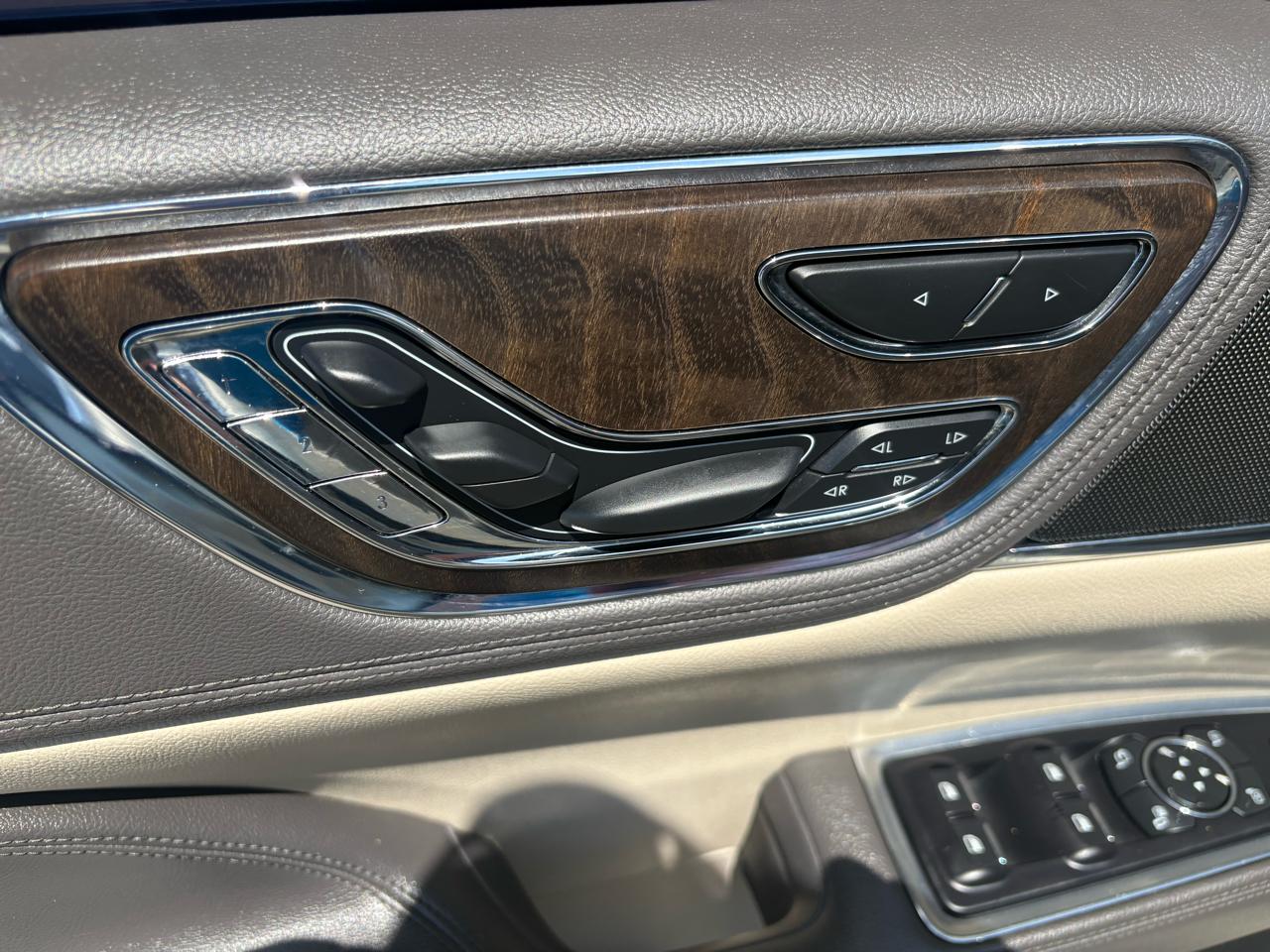 Lincoln Continental Reserve AWD 2018