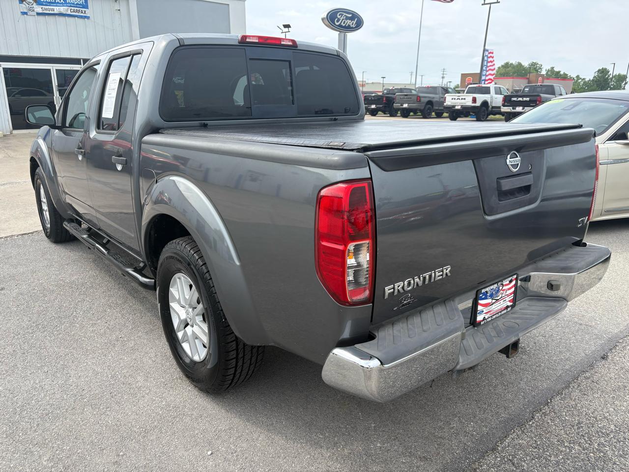 Nissan Frontier 2WD Crew Cab SWB Auto SV 2016