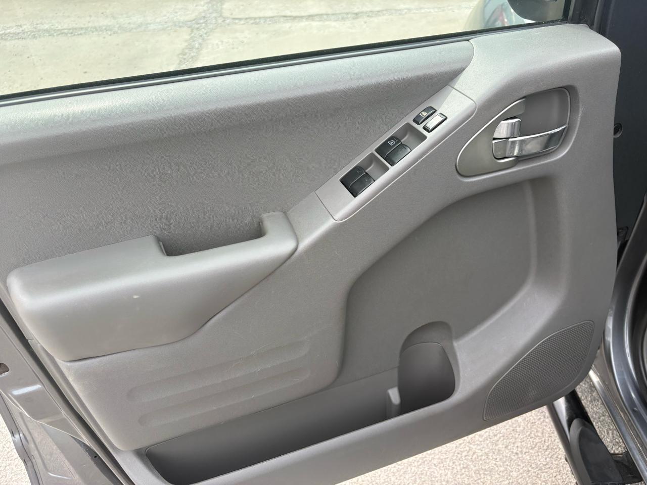 Nissan Frontier 2WD Crew Cab SWB Auto SV 2016