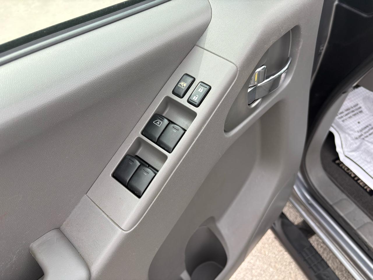 Nissan Frontier 2WD Crew Cab SWB Auto SV 2016