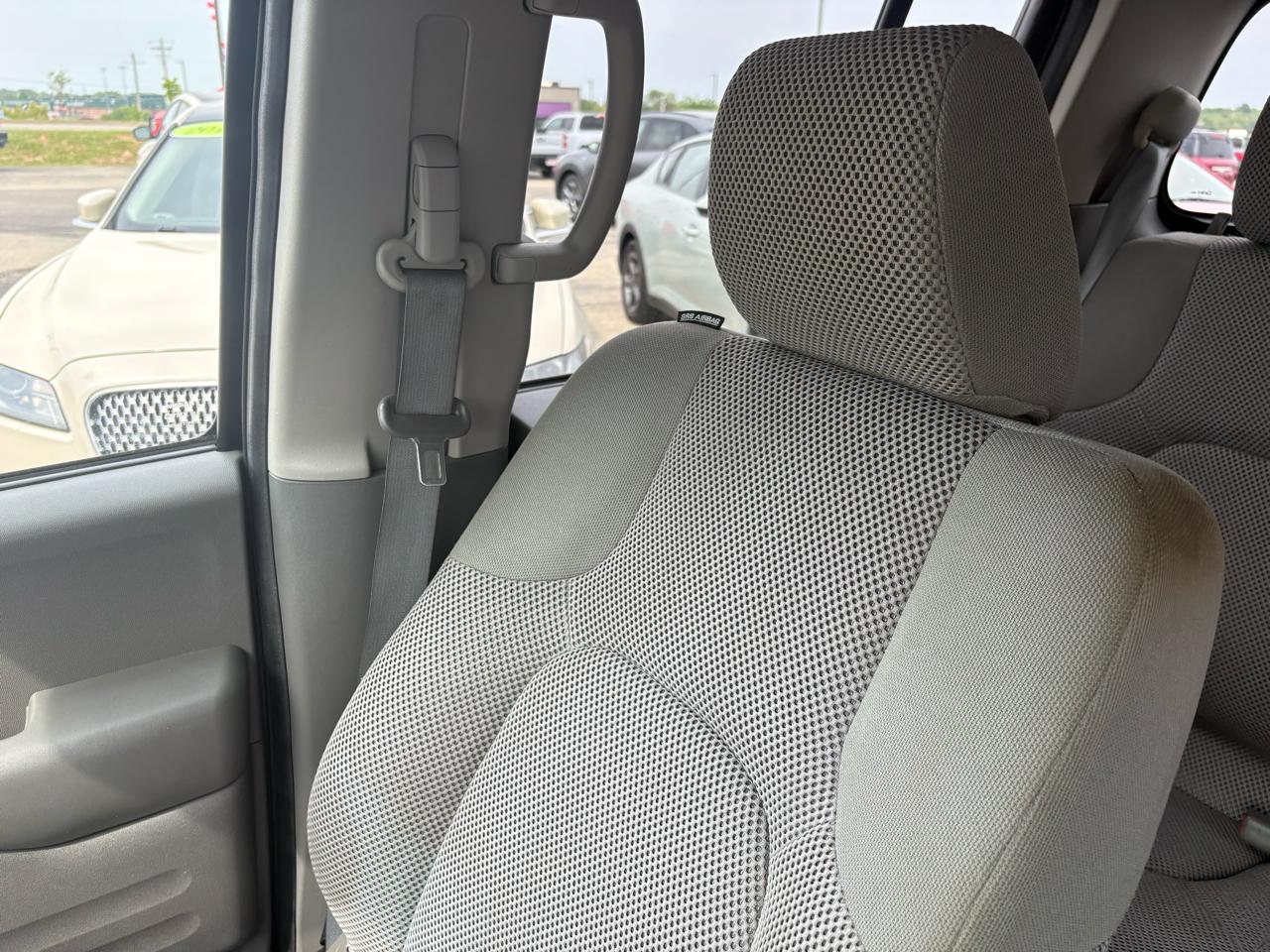 Nissan Frontier 2WD Crew Cab SWB Auto SV 2016