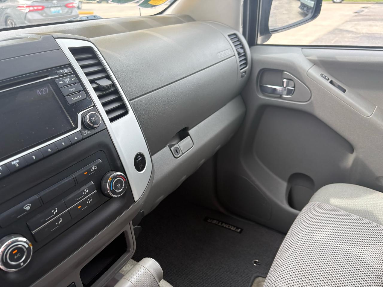 Nissan Frontier 2WD Crew Cab SWB Auto SV 2016