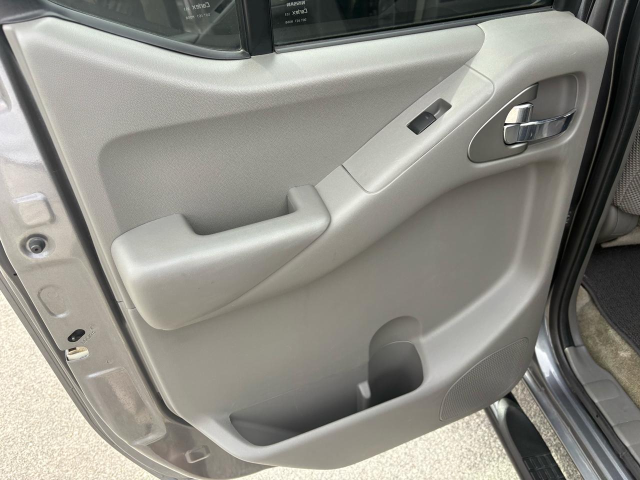 Nissan Frontier 2WD Crew Cab SWB Auto SV 2016