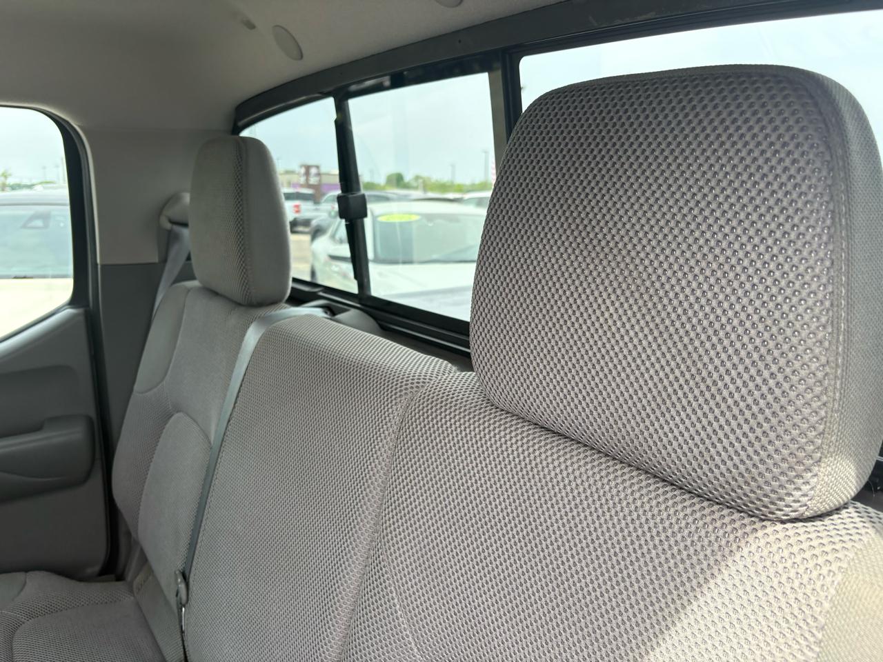 Nissan Frontier 2WD Crew Cab SWB Auto SV 2016