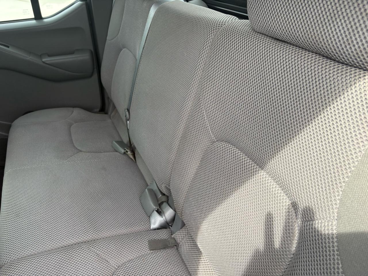 Nissan Frontier 2WD Crew Cab SWB Auto SV 2016