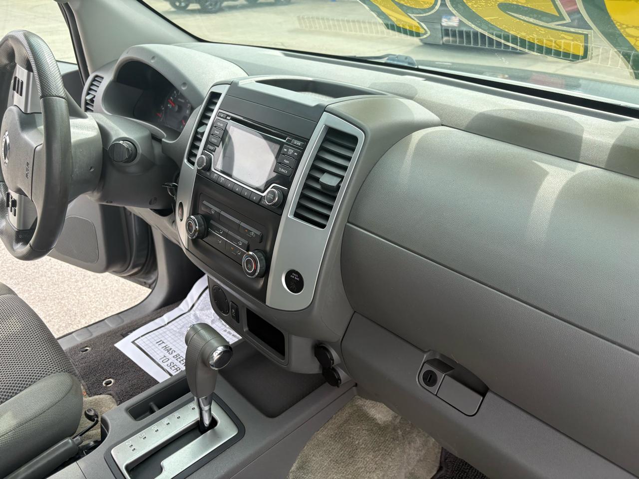 Nissan Frontier 2WD Crew Cab SWB Auto SV 2016