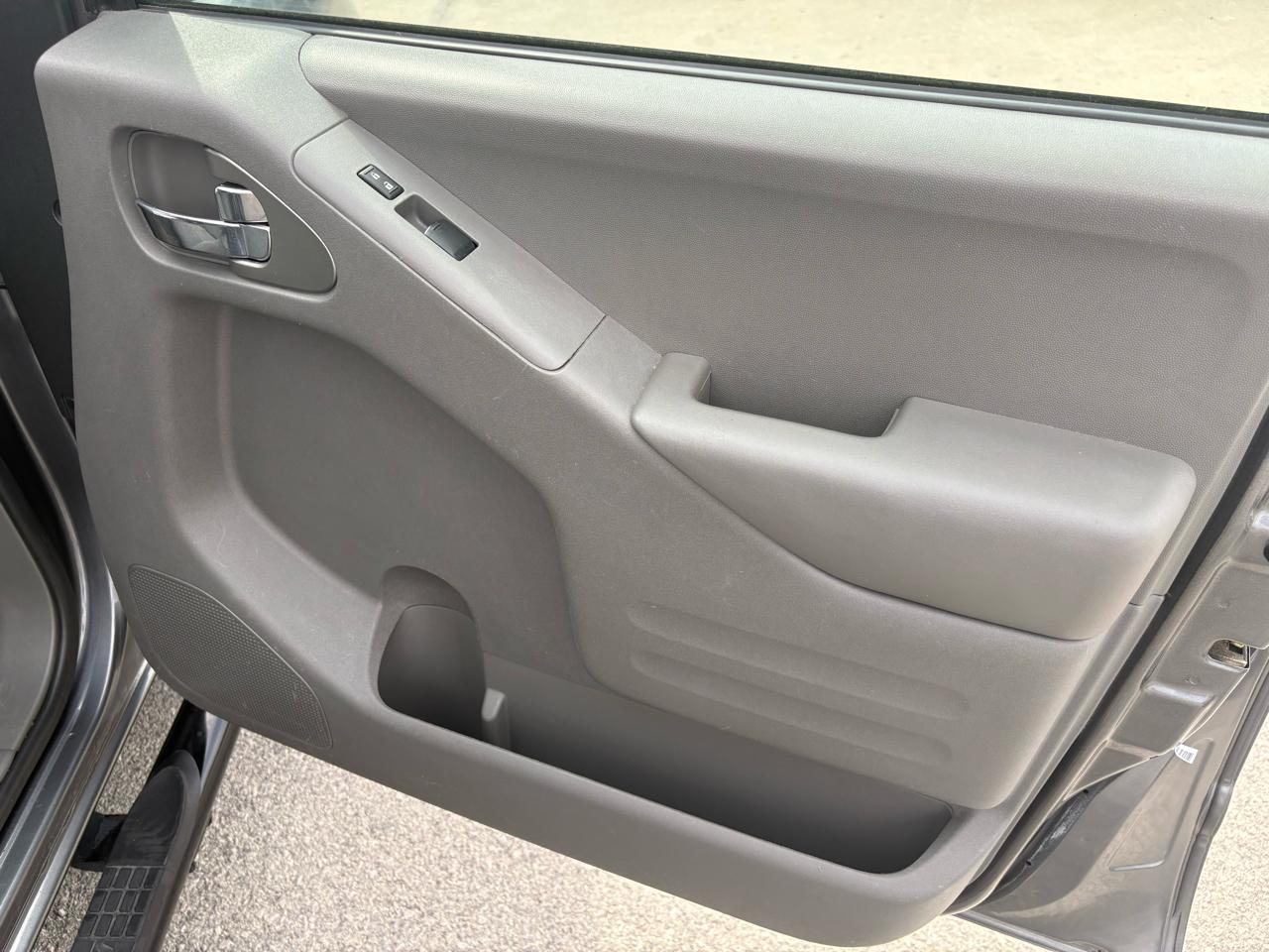 Nissan Frontier 2WD Crew Cab SWB Auto SV 2016