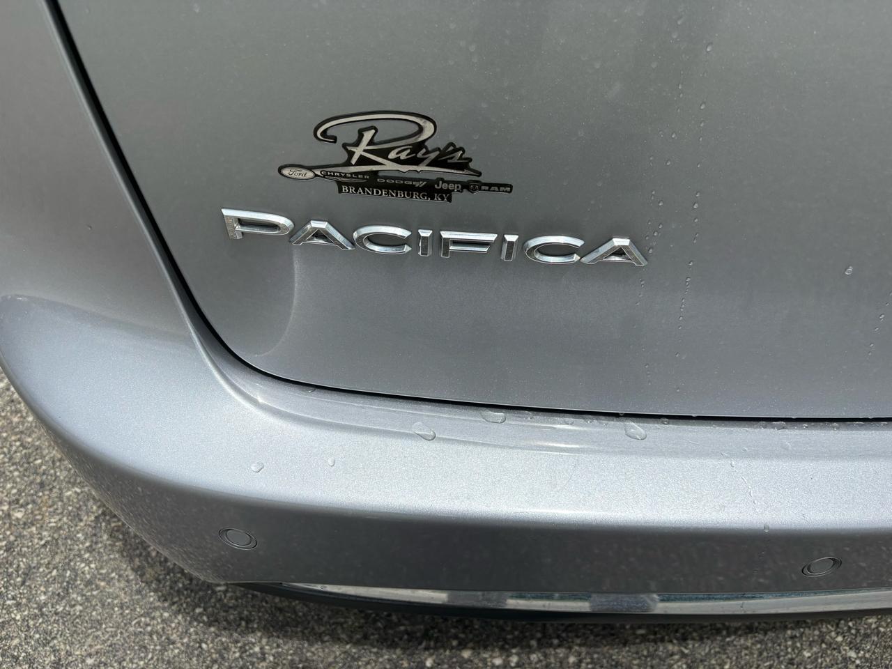 Chrysler Pacifica Touring FWD 2020