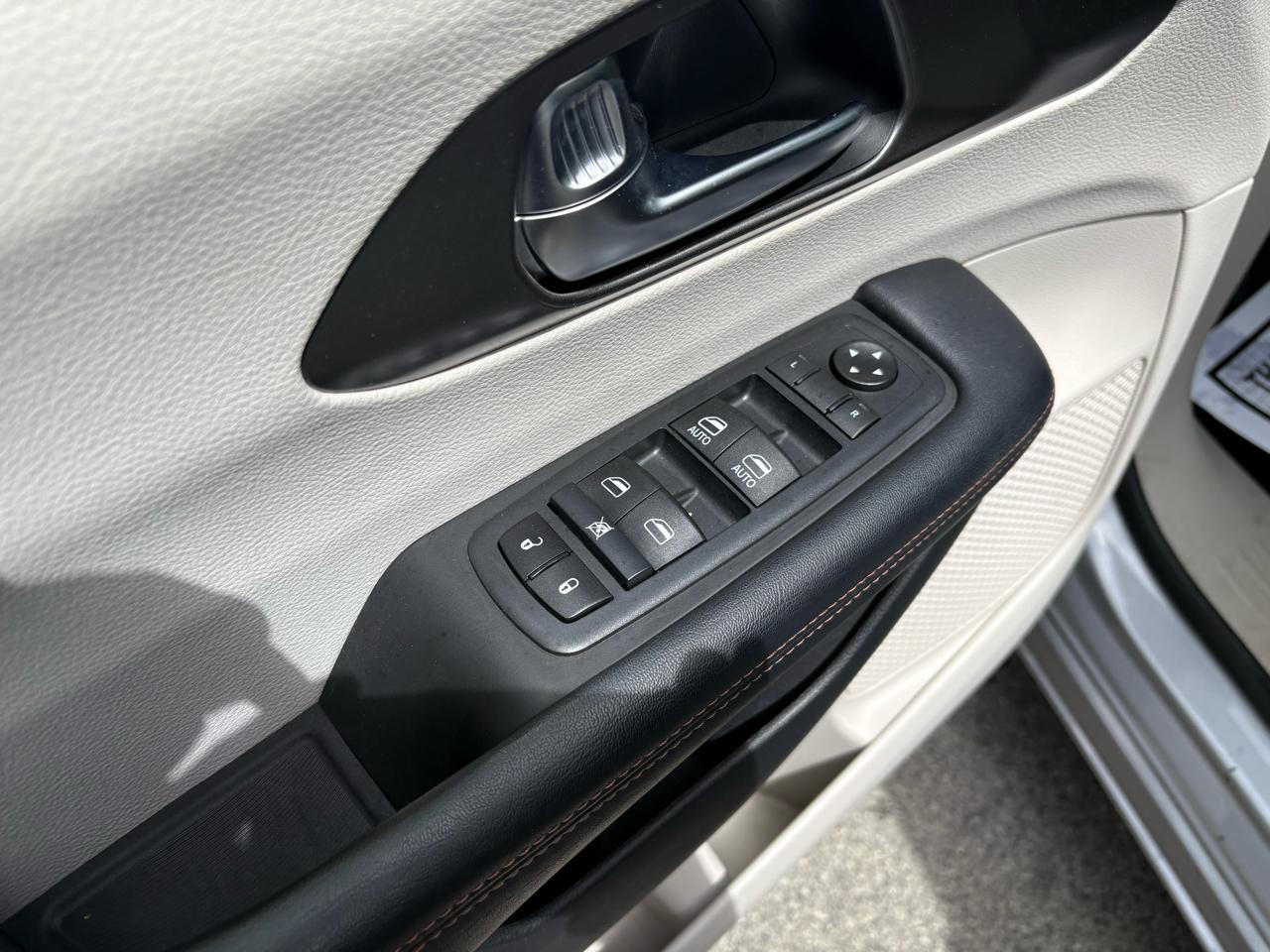 Chrysler Pacifica Touring FWD 2020