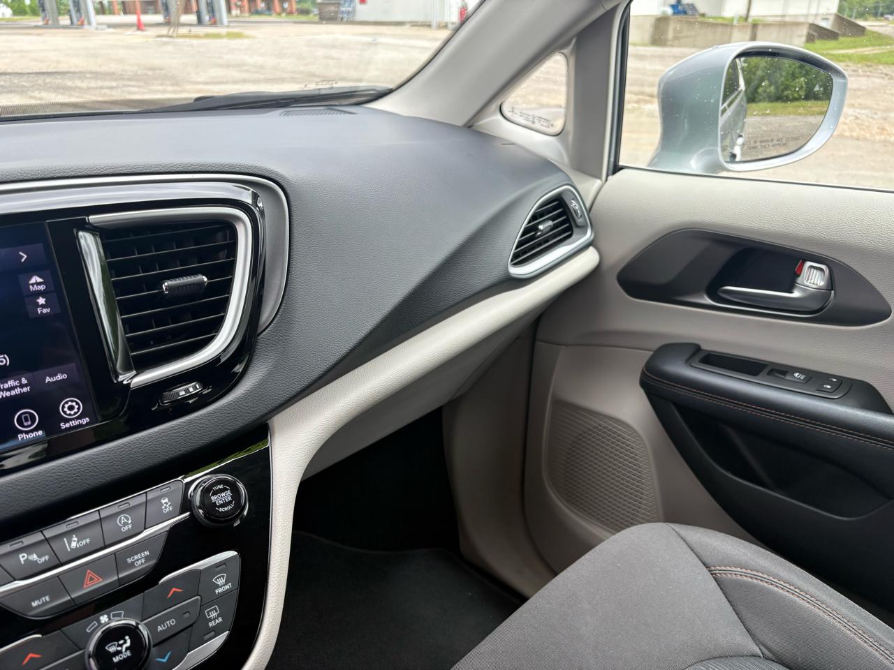 Chrysler Pacifica Touring FWD 2020