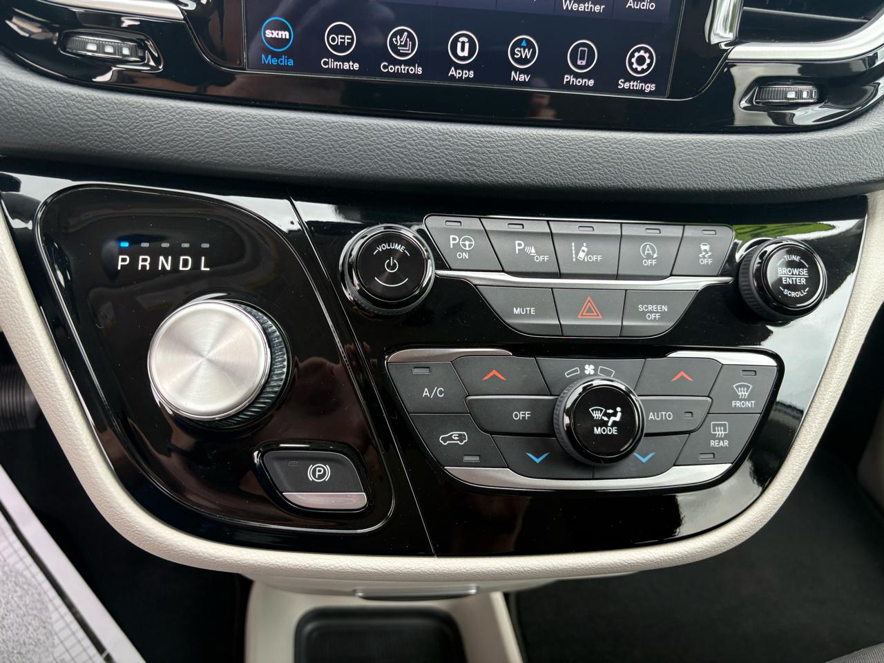 Chrysler Pacifica Touring FWD 2020