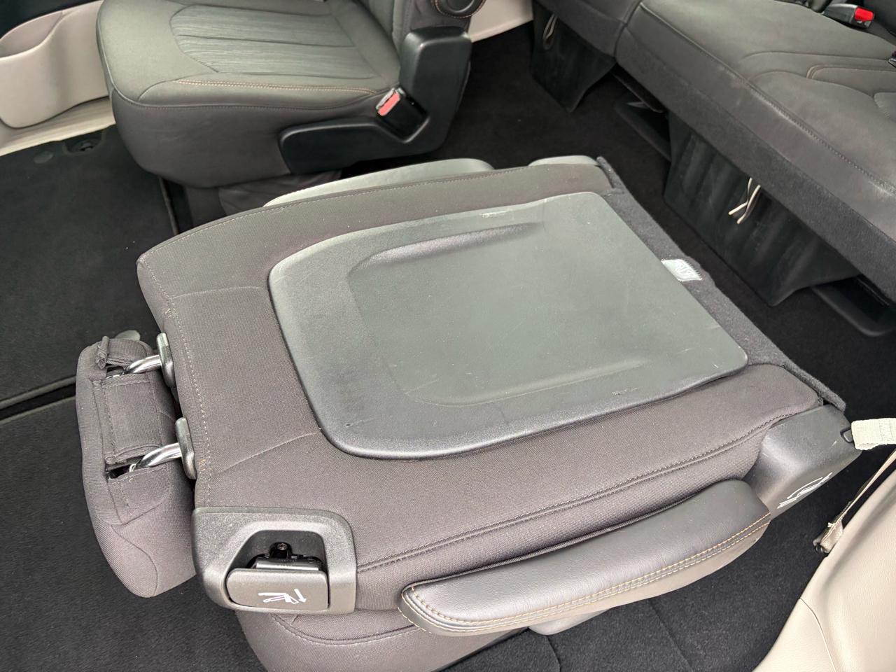 Chrysler Pacifica Touring FWD 2020