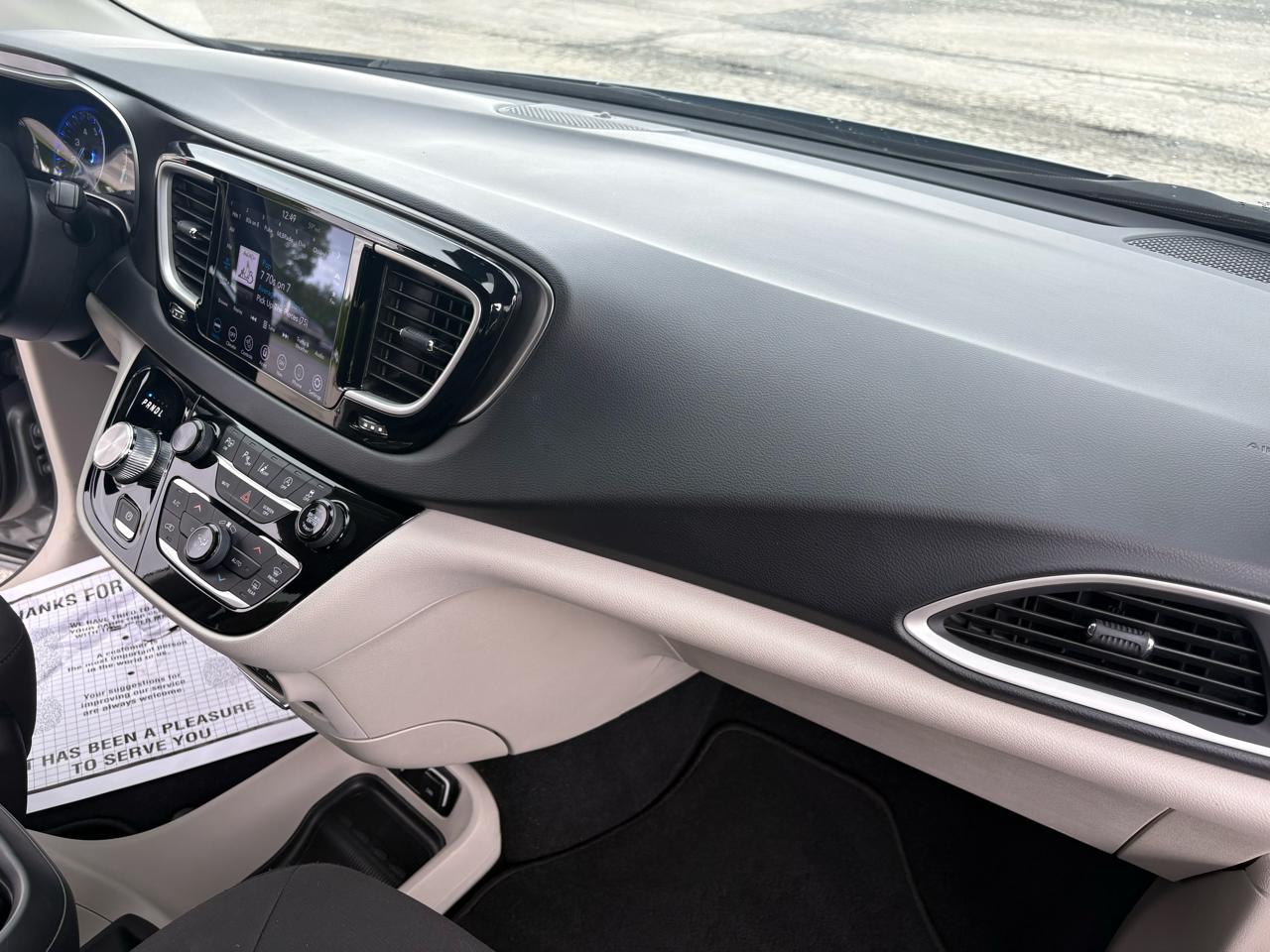 Chrysler Pacifica Touring FWD 2020