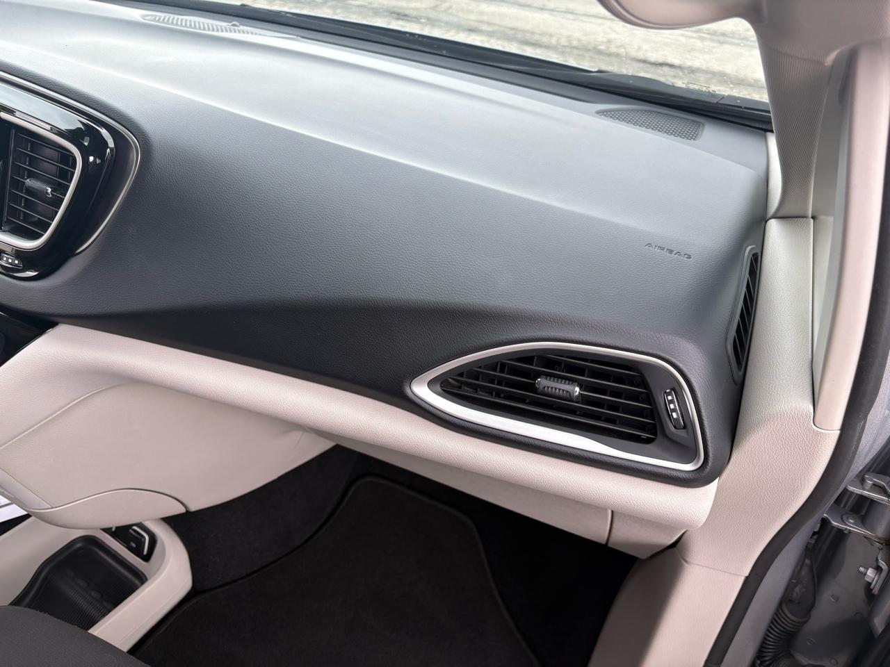 Chrysler Pacifica Touring FWD 2020