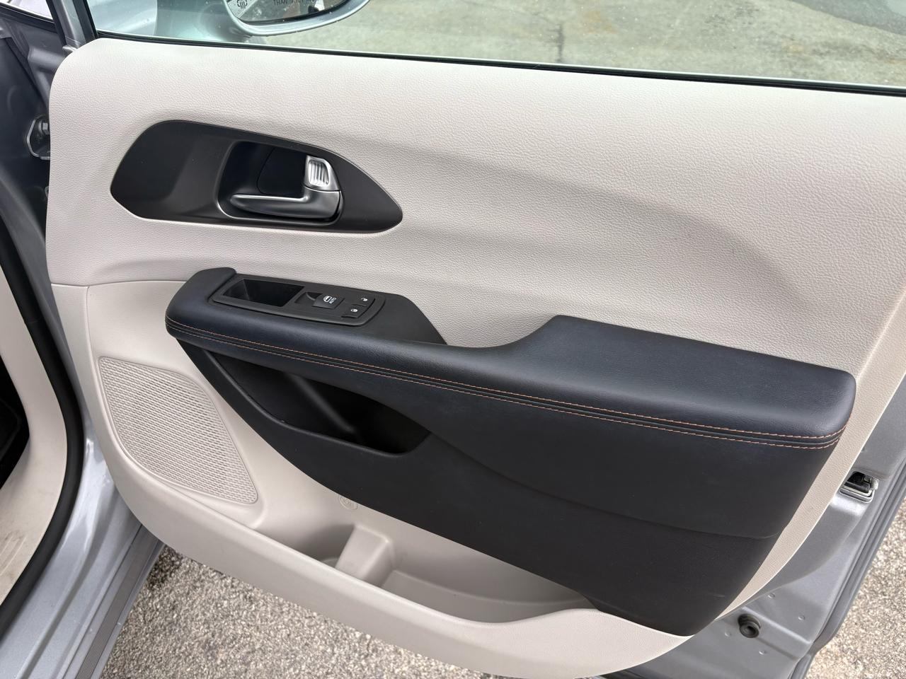 Chrysler Pacifica Touring FWD 2020