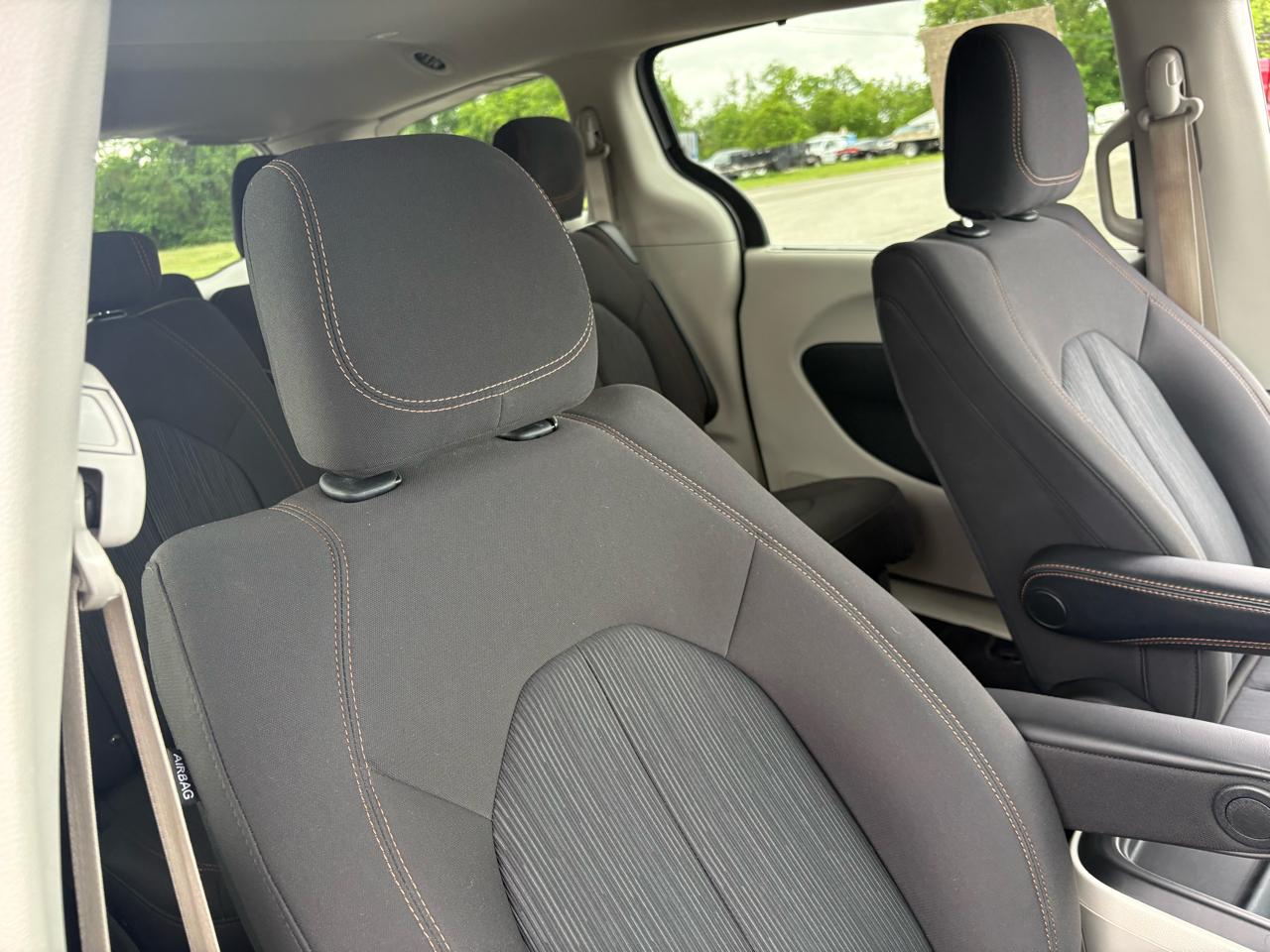 Chrysler Pacifica Touring FWD 2020