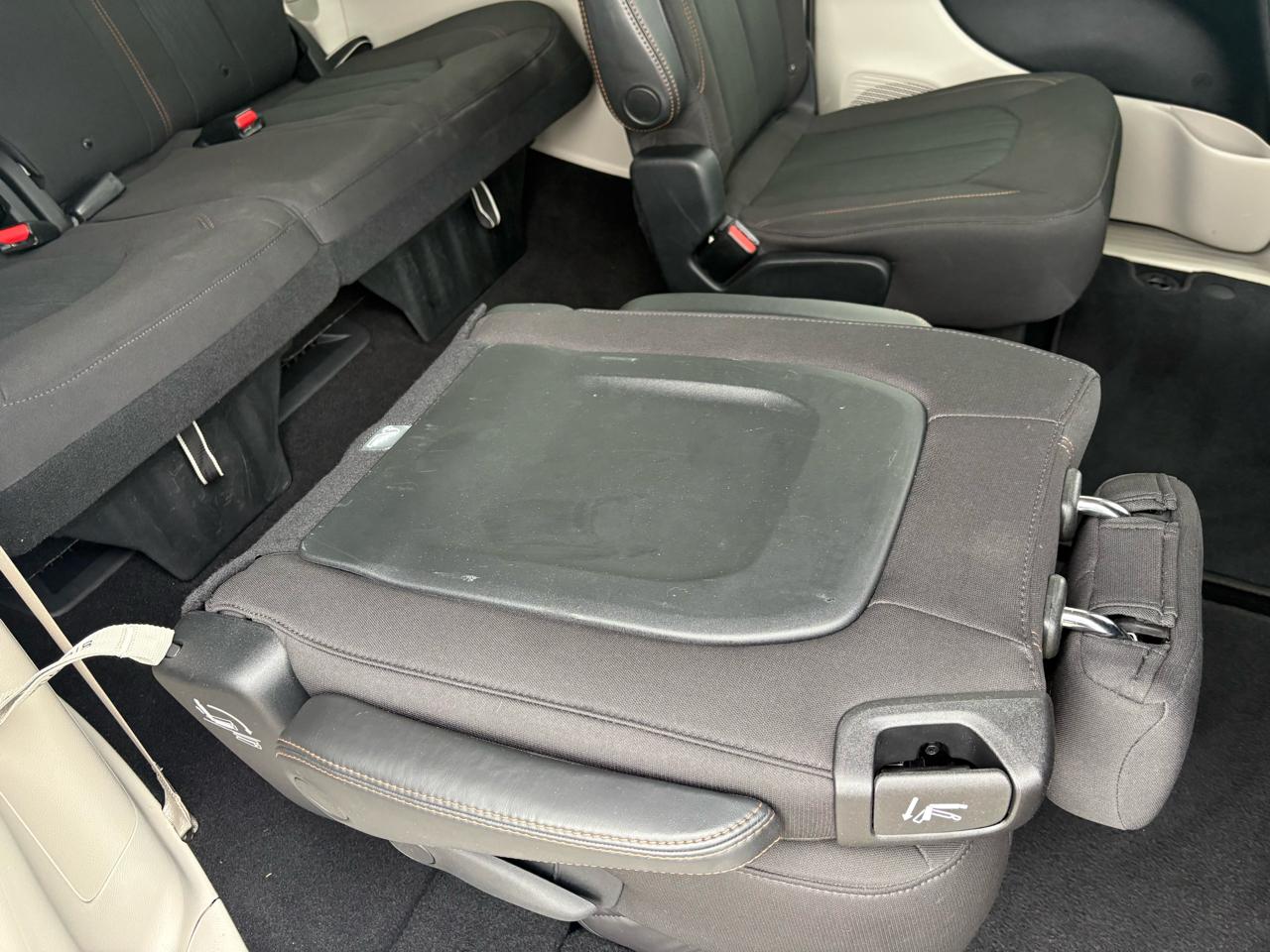 Chrysler Pacifica Touring FWD 2020