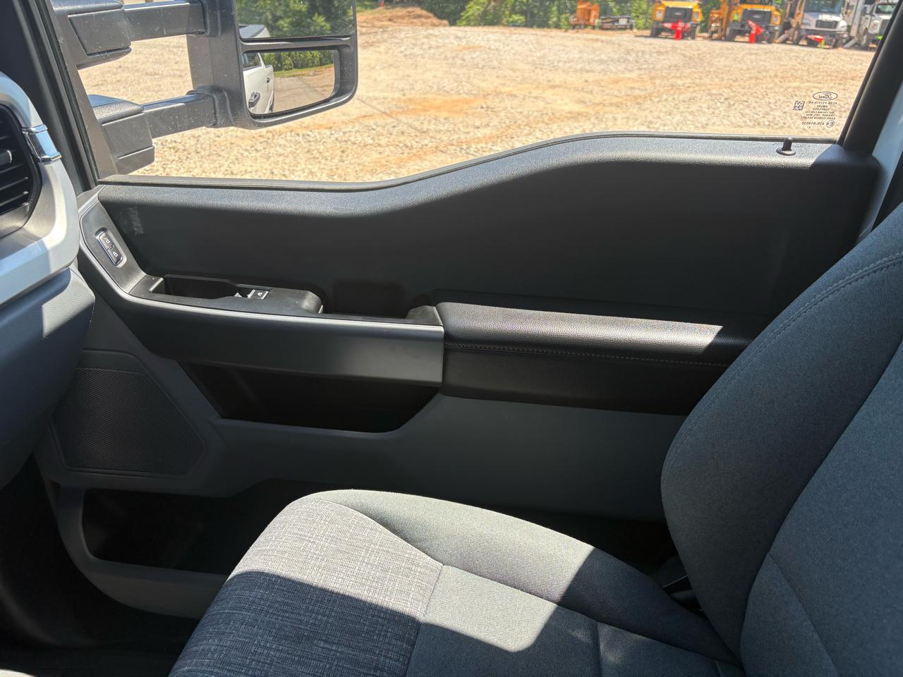 Ford Super Duty F-250 SRW XLT 4WD Crew Cab 8' Box 2025