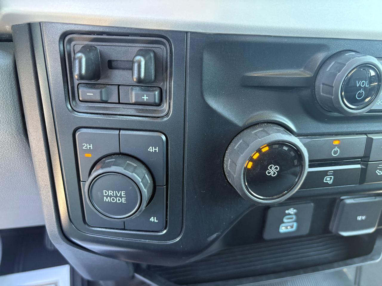 Ford Super Duty F-250 SRW XLT 4WD Crew Cab 8' Box 2025