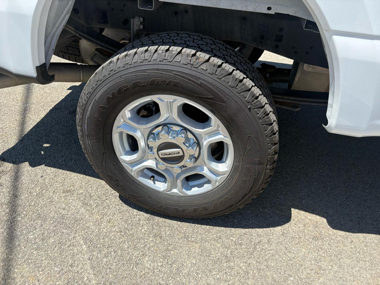 Ford Super Duty F-250 SRW XLT 4WD Crew Cab 8' Box 2025