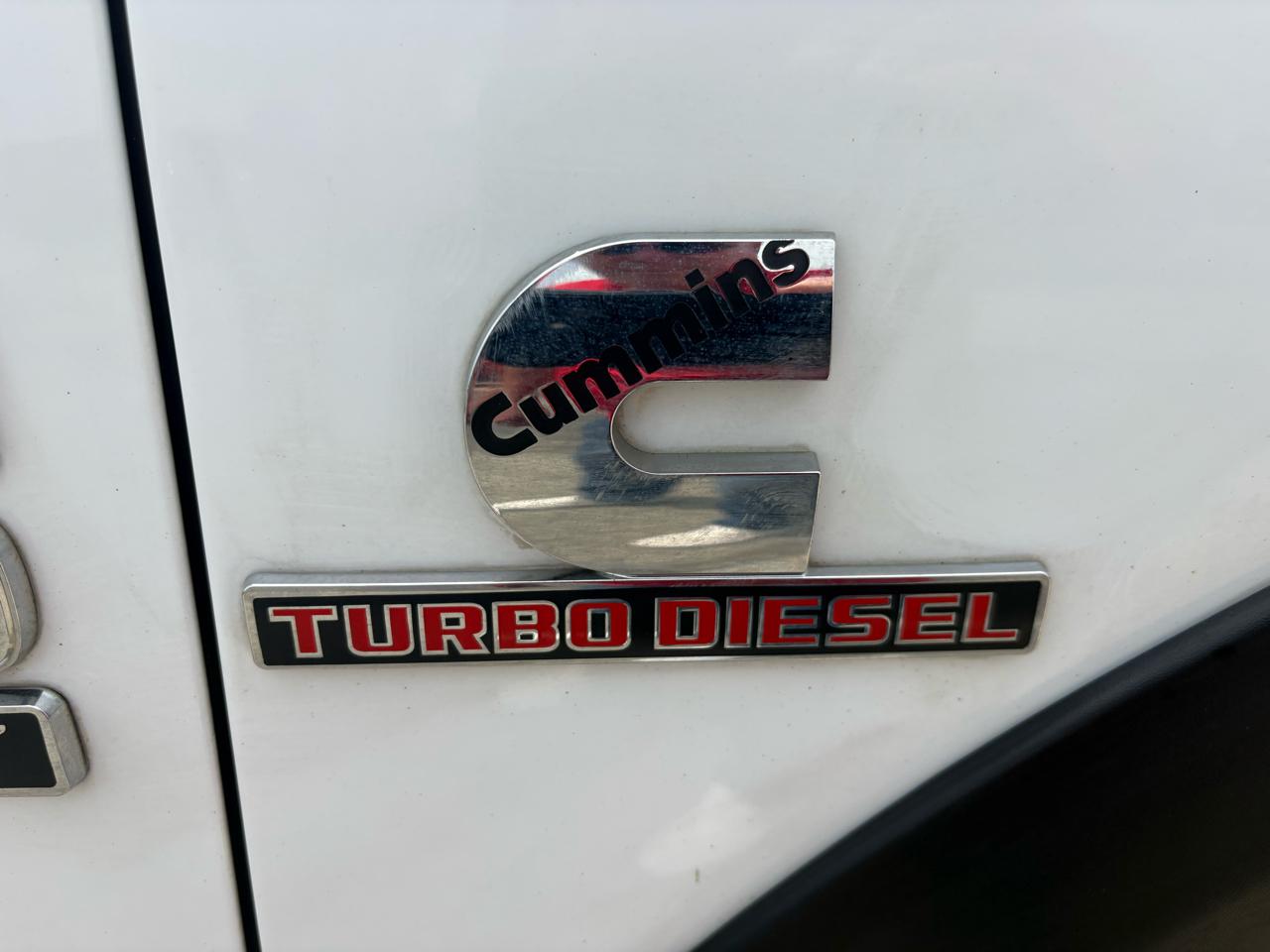 RAM 3500 Laramie 4x4 Crew Cab 8' Box 2018