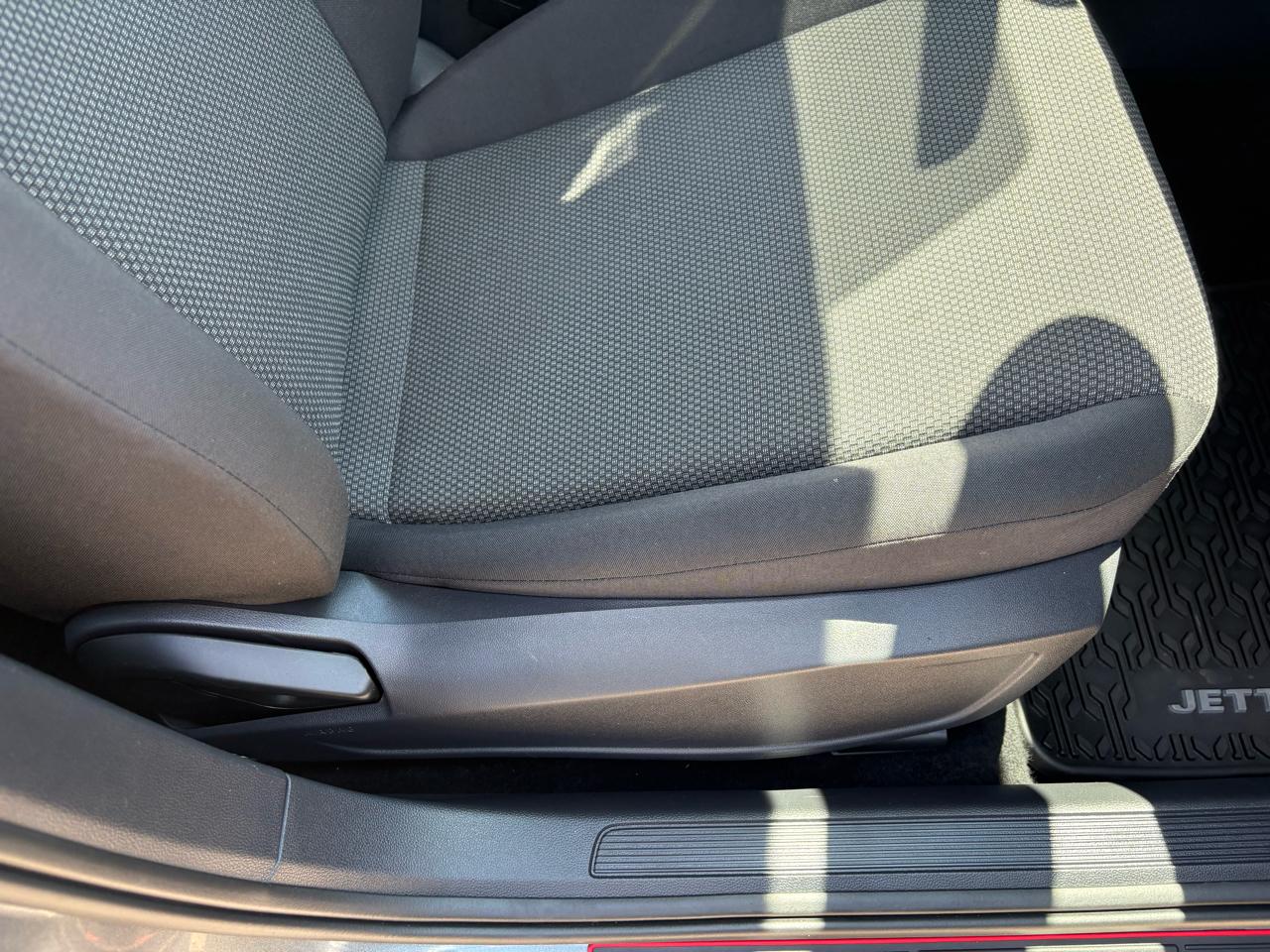 Volkswagen Jetta R-Line Auto w/ULEV 2019