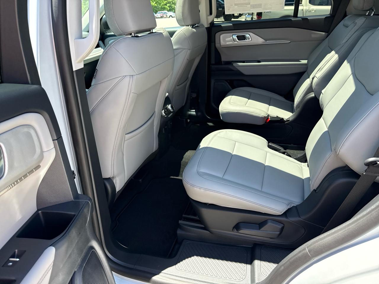 Ford Explorer Active w/100A Pkg 4WD 2026