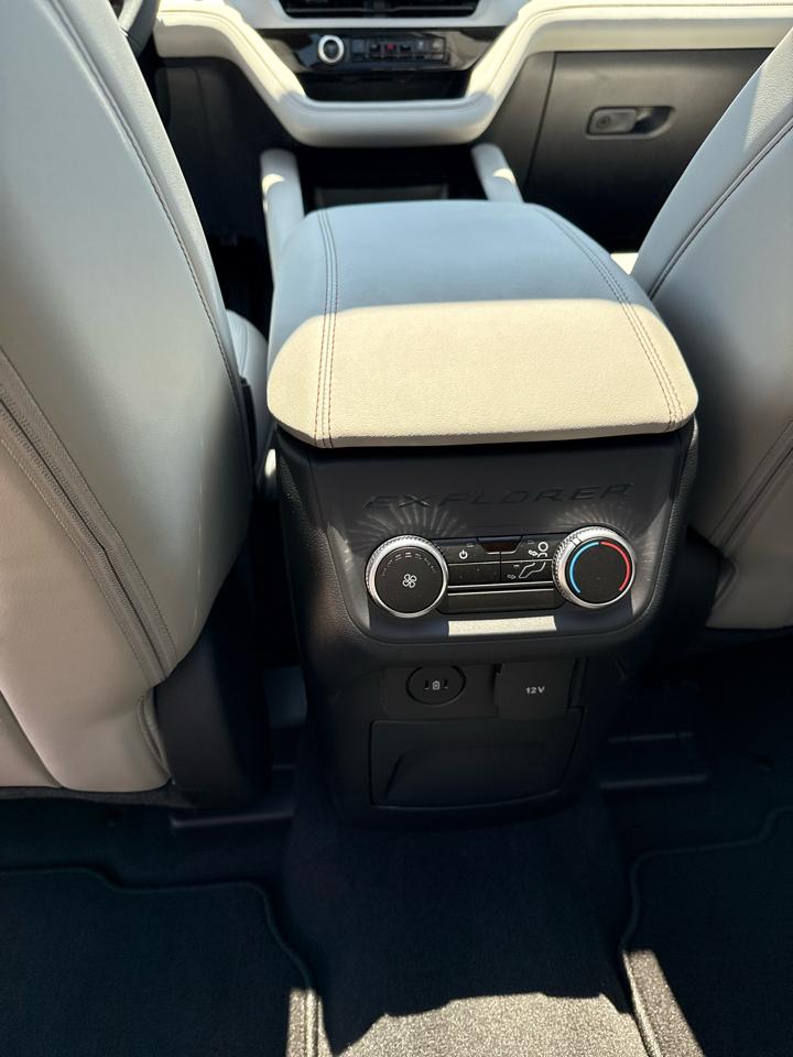Ford Explorer Active w/100A Pkg 4WD 2026