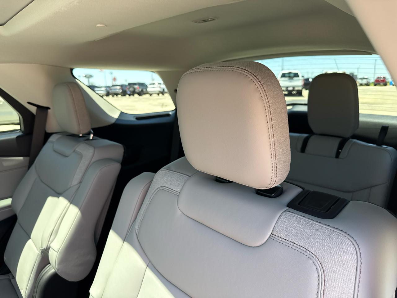 Ford Explorer Active w/100A Pkg 4WD 2026