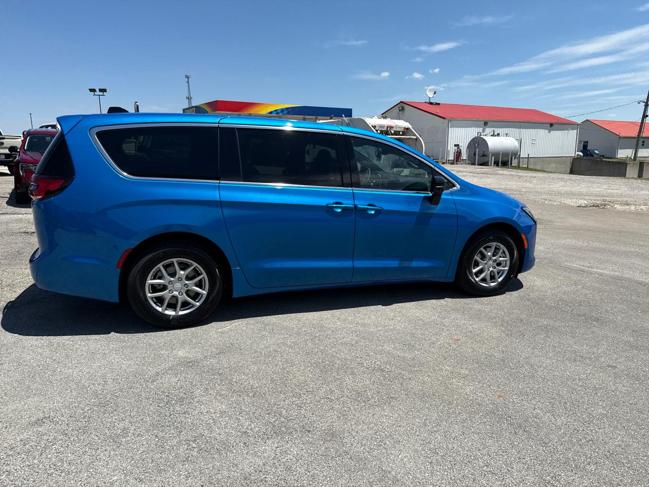 Chrysler Pacifica Select FWD 2027