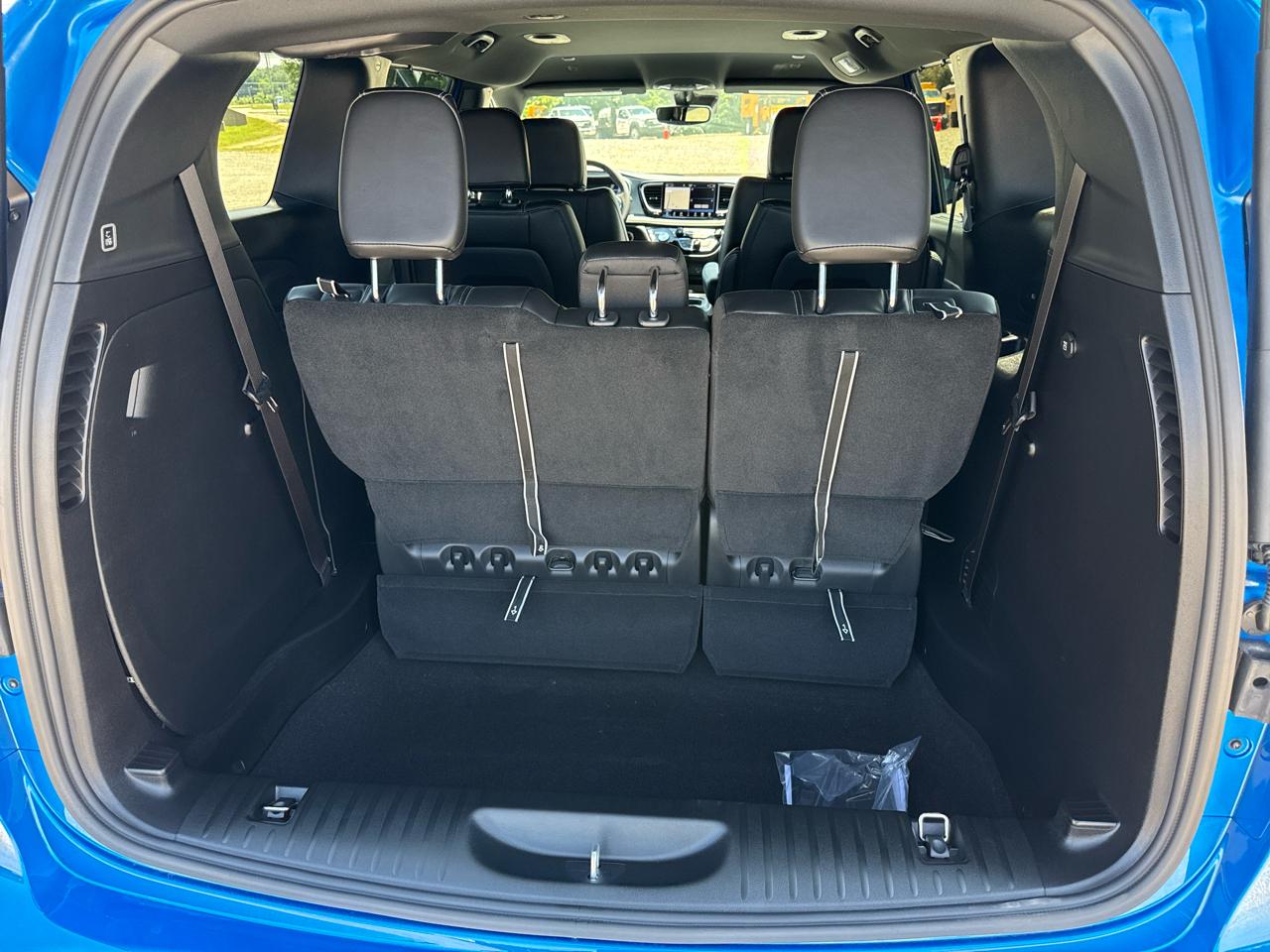 Chrysler Pacifica Select FWD 2027