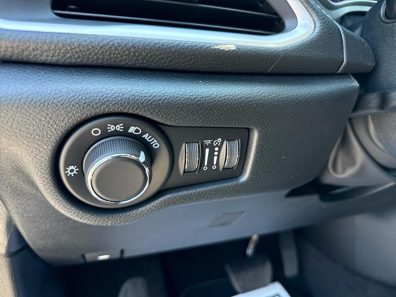 Chrysler Pacifica Select FWD 2027