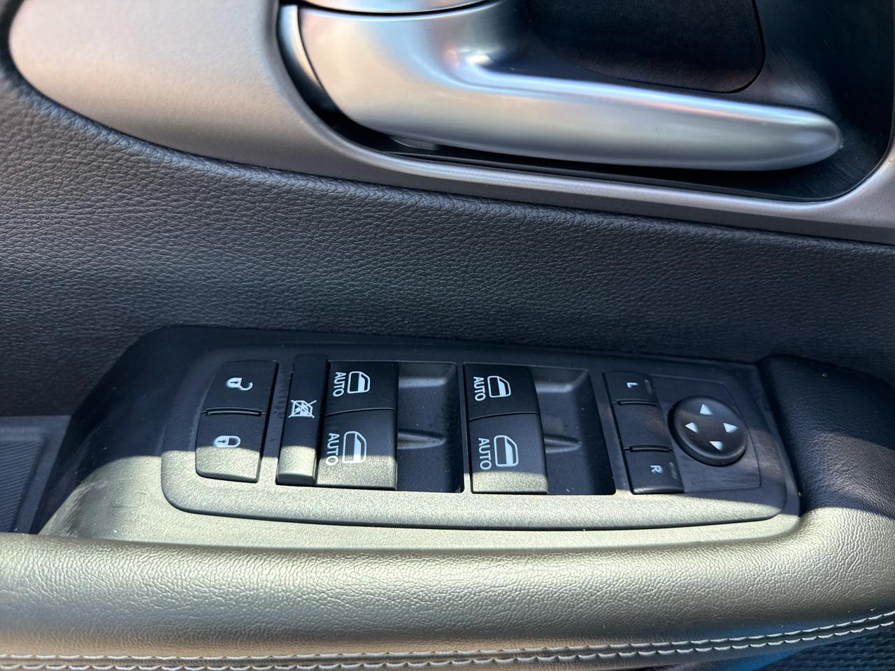 Chrysler Pacifica Select FWD 2027