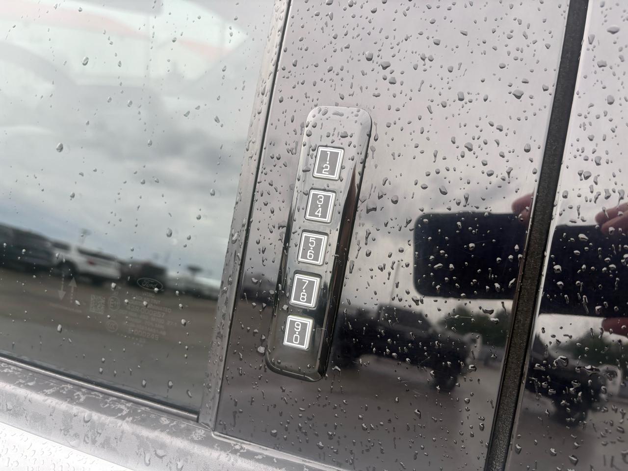 Ford F-150 XLT SuperCrew 4WD 2023