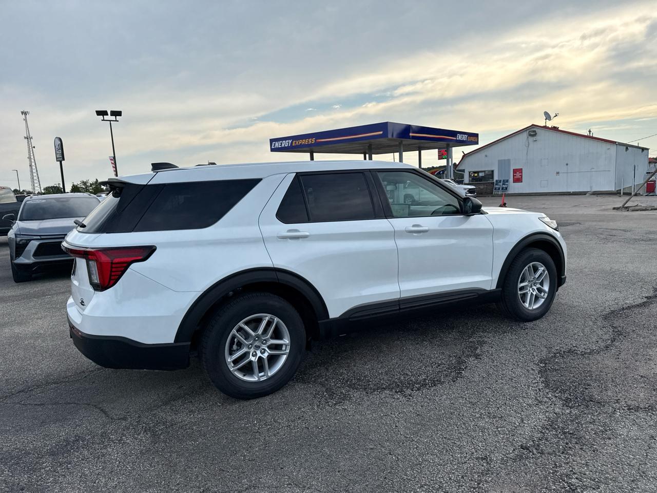 Ford Explorer Active w/100A Pkg RWD 2026