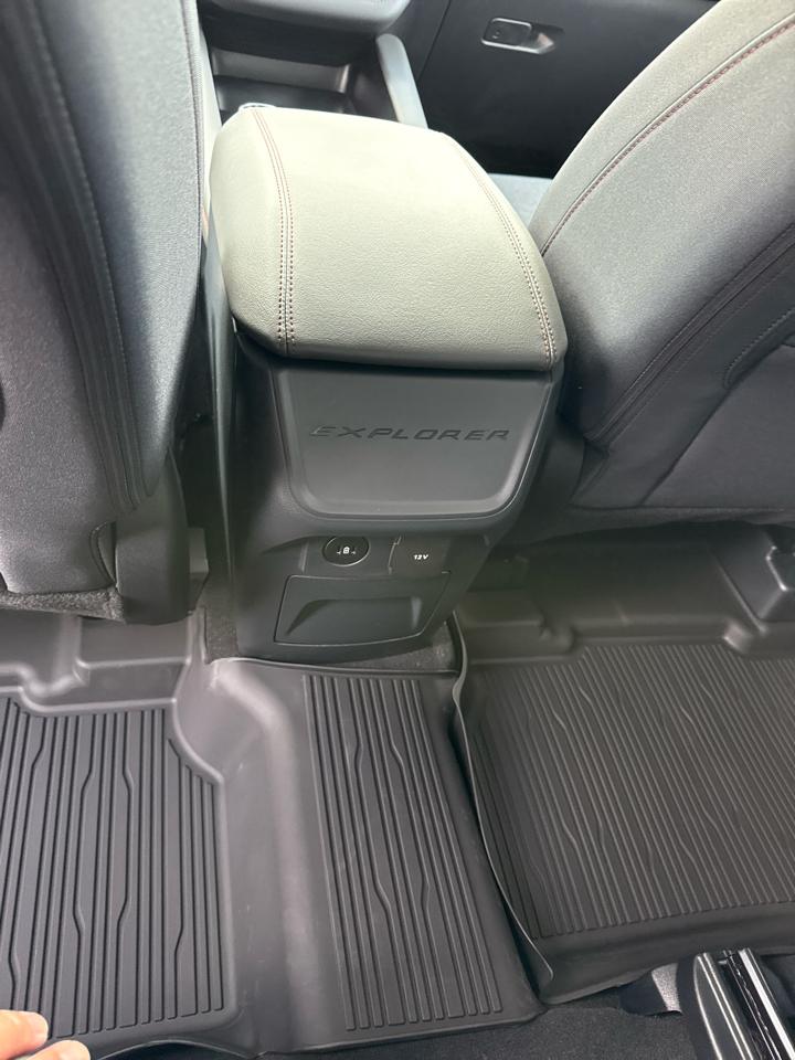 Ford Explorer Active w/100A Pkg RWD 2026