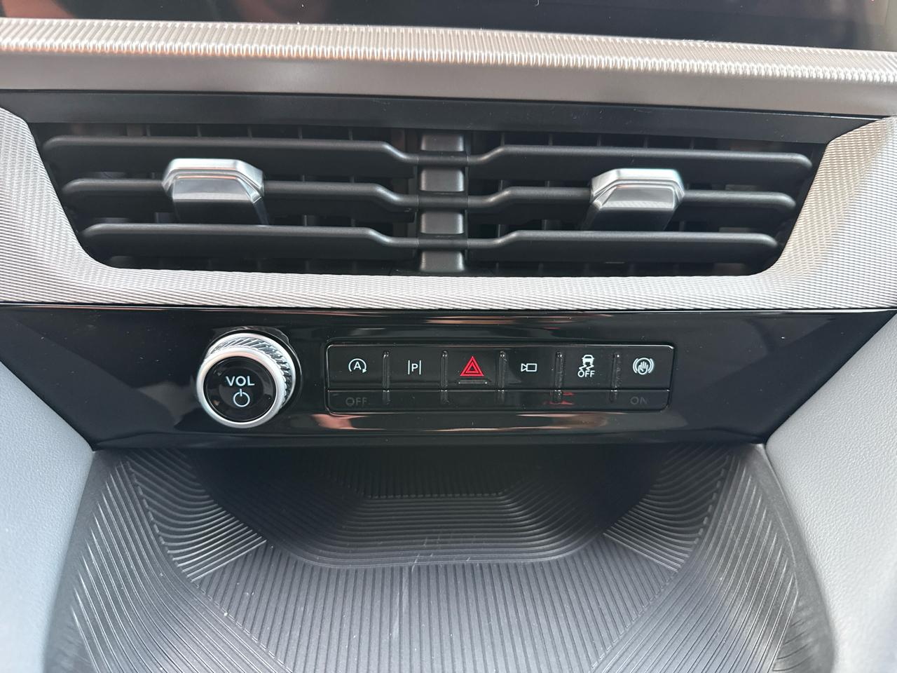 Ford Explorer Active w/100A Pkg RWD 2026